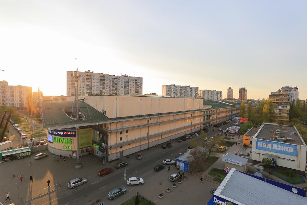 Apartment On Obolonskiy Prospect 12 基輔 外观 照片