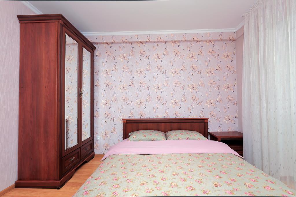 Apartment On Obolonskiy Prospect 12 基輔 外观 照片