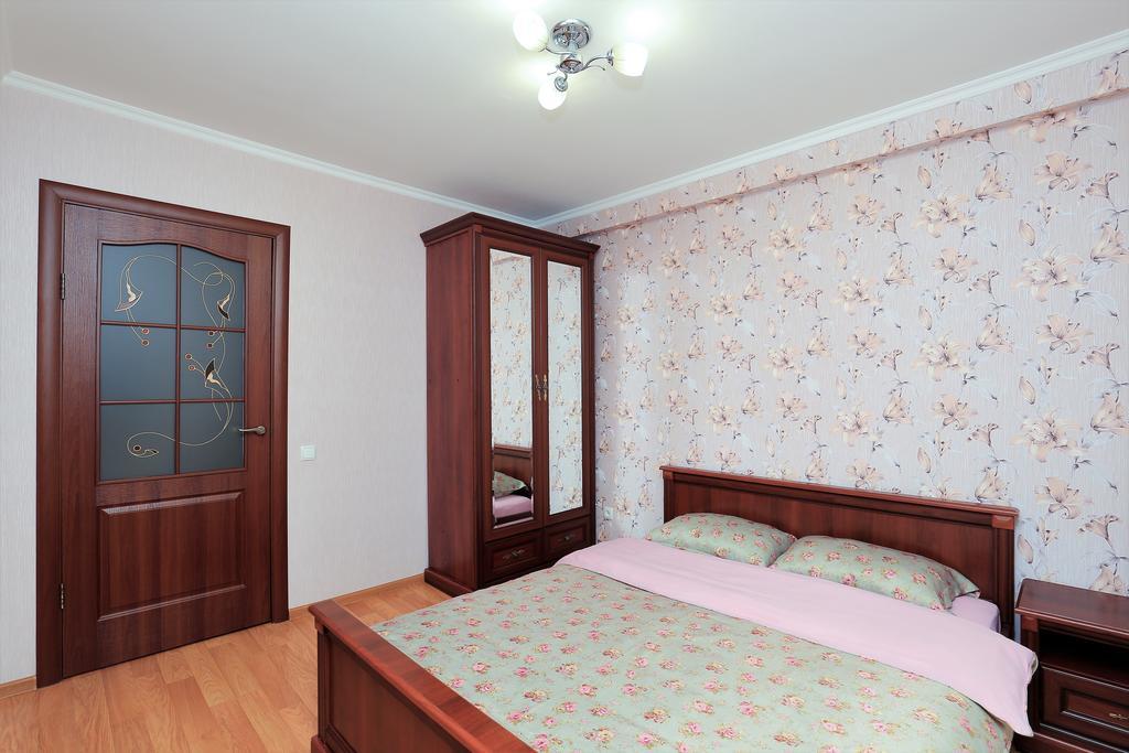 Apartment On Obolonskiy Prospect 12 基輔 外观 照片